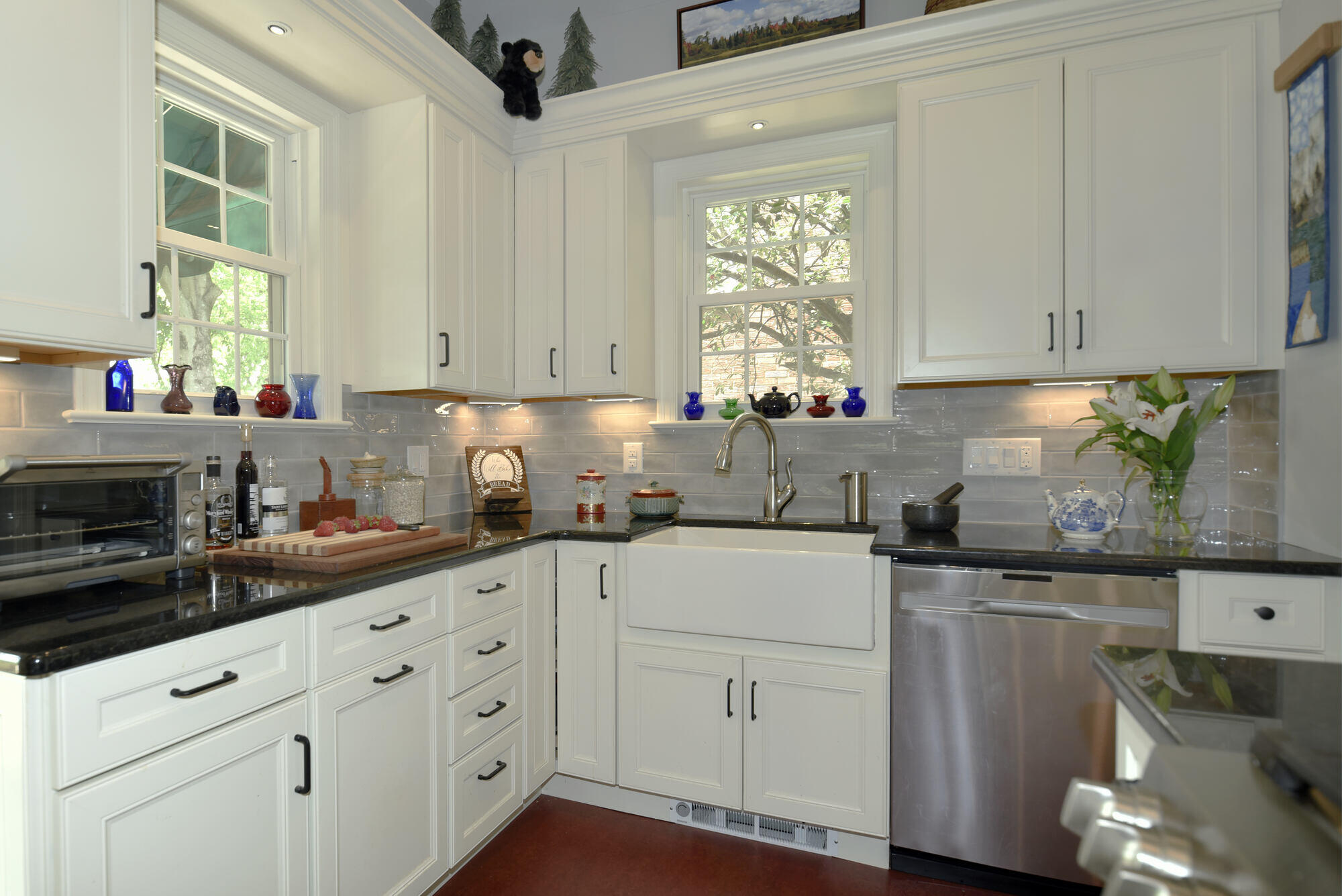 Dual-sink vanity with marble countertops in a remodeled master bathroom by Villa Builders in Annapolis, MD