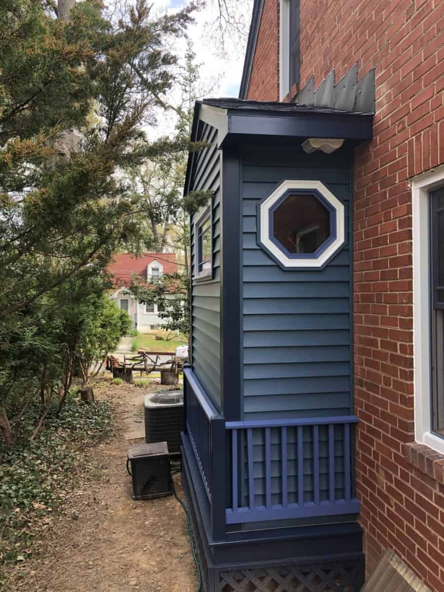 Rear view of a blue home addition with octagonal window in central Maryland by Villa Builders